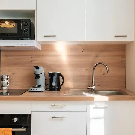 Cote Cour - 9 Min Des Sanctuaires - Moderne & Equipe - Jusqu'a 4 Couchages Apartament *