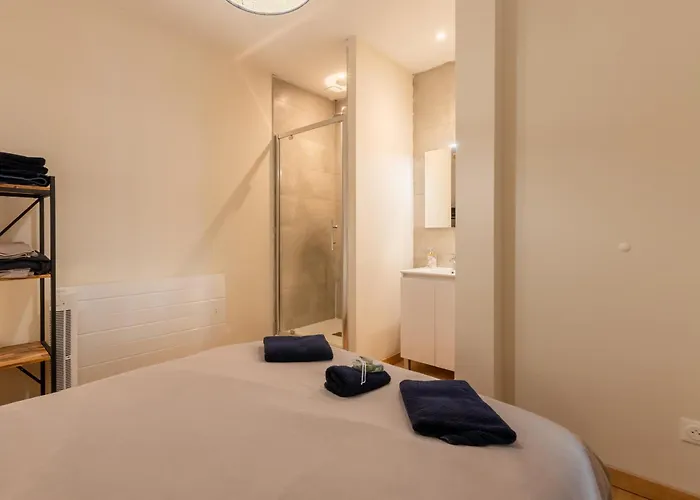 Cote Cour - 9 Min Des Sanctuaires - Moderne & Equipe - Jusqu'a 4 Couchages Apartment *