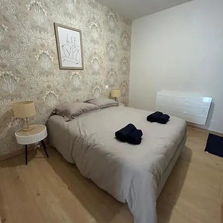 Cote Cour - 9 Min Des Sanctuaires - Moderne & Equipe - Jusqu'A 4 Couchages Διαμέρισμα *