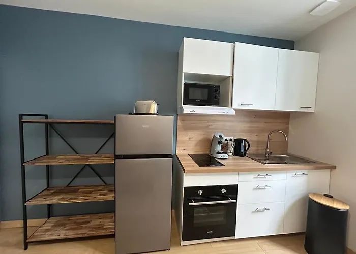 Cote Cour - 9 Min Des Sanctuaires - Moderne & Equipe - Jusqu'a 4 Couchages