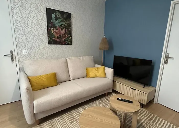 Cote Cour - 9 Min Des Sanctuaires - Moderne & Equipe - Jusqu'a 4 Couchages *