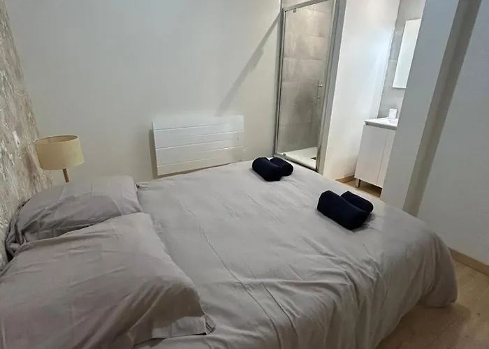 Lägenhet Cote Cour - 9 Min Des Sanctuaires - Moderne & Equipe - Jusqu'a 4 Couchages *