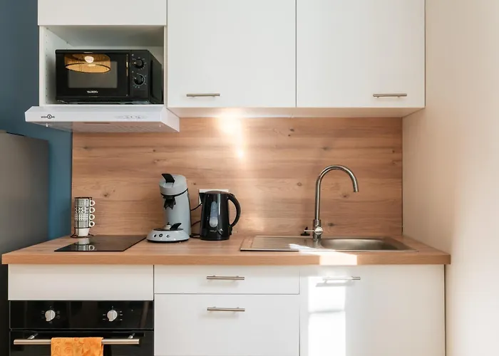 Cote Cour - 9 Min Des Sanctuaires - Moderne & Equipe - Jusqu'a 4 Couchages Lägenhet *