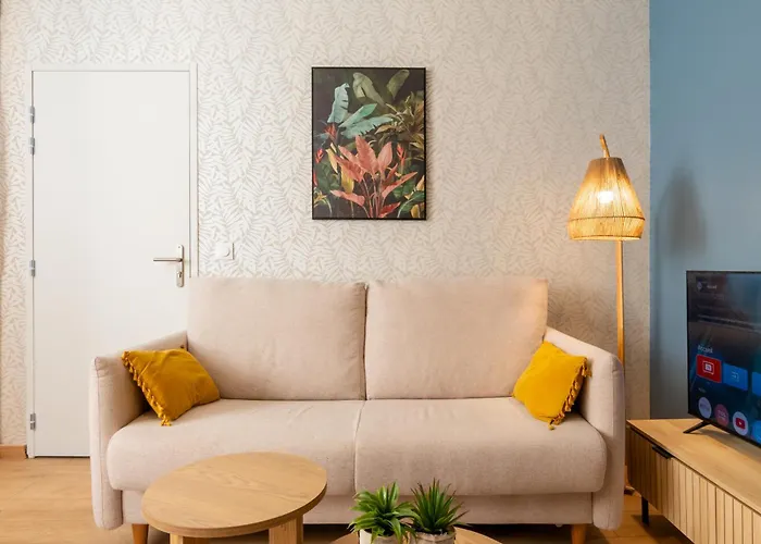 Lägenhet Cote Cour - 9 Min Des Sanctuaires - Moderne & Equipe - Jusqu'a 4 Couchages