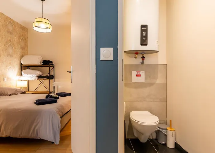 Cote Cour - 9 Min Des Sanctuaires - Moderne & Equipe - Jusqu'a 4 Couchages Appartement